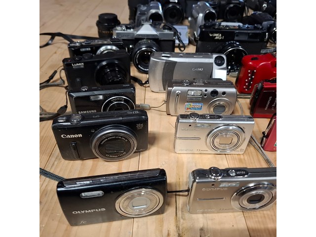 Partij cameras, o.a. samsung, olympus, canon, sony, nikon - afbeelding 34 van  46