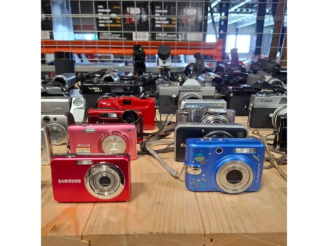 Partij cameras, o.a. samsung, olympus, canon, sony, nikon - afbeelding 42 van  46