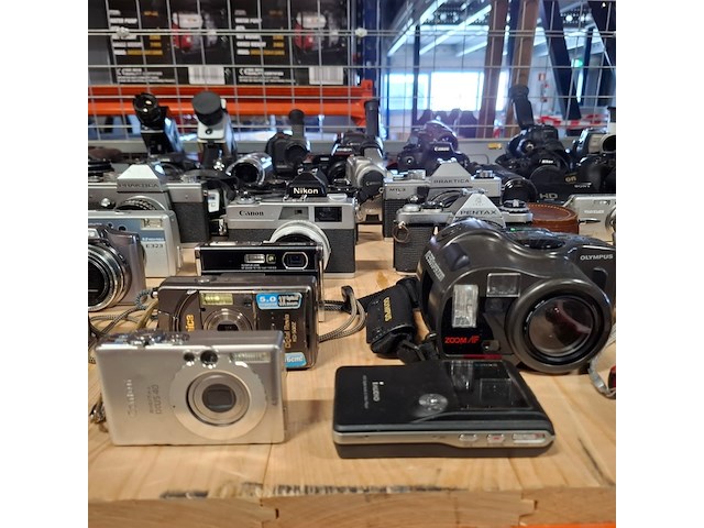 Partij cameras, o.a. samsung, olympus, canon, sony, nikon - afbeelding 44 van  46