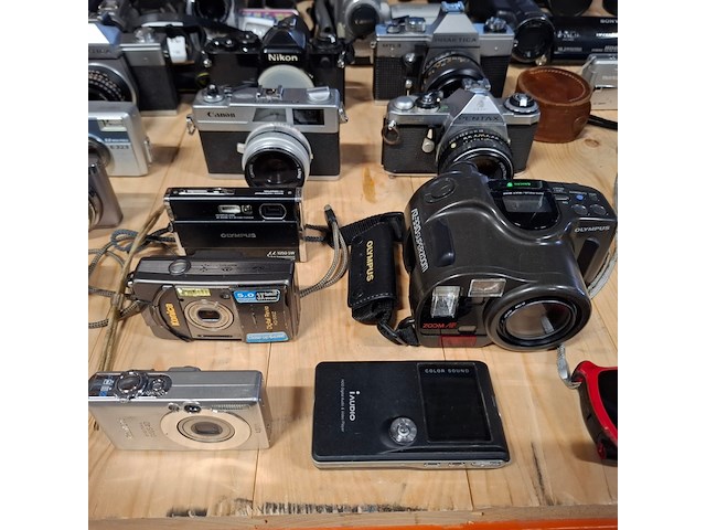 Partij cameras, o.a. samsung, olympus, canon, sony, nikon - afbeelding 45 van  46