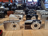 Partij cameras, o.a. samsung, olympus, canon, sony, nikon - afbeelding 46 van  46
