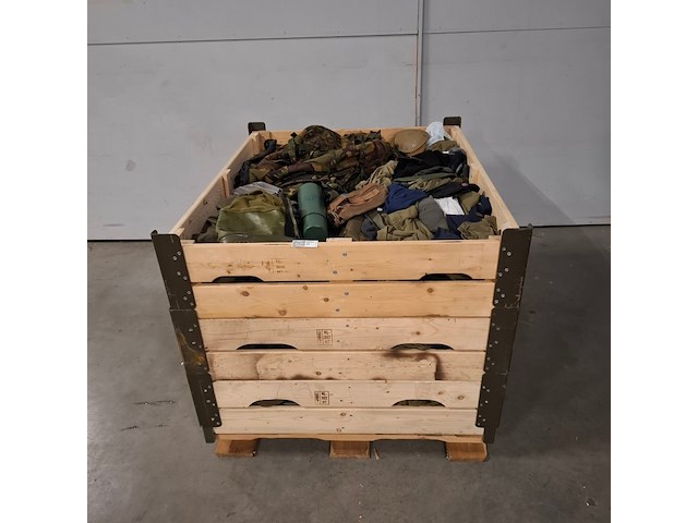 Partij camouflage kleding en uitrusting artikelen, woodland / kpu / kl / falke - afbeelding 1 van  6
