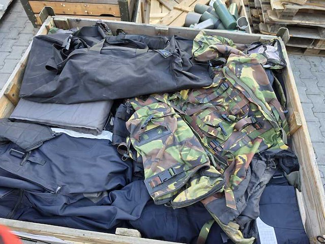 Partij camouflage kleding en uitrusting artikelen, woodland / kpu / kl / falke - afbeelding 2 van  6