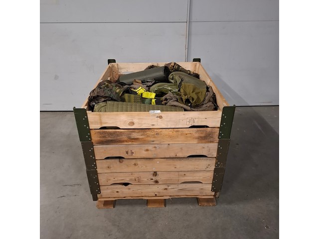 Partij camouflage kleding en uitrusting artikelen, woodland / kpu / kl / falke - afbeelding 1 van  6
