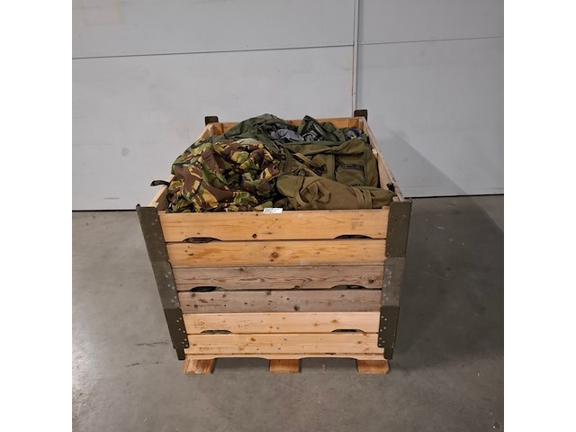 Partij camouflage kleding en uitrusting artikelen, woodland / kpu / kl / falke - afbeelding 1 van  8