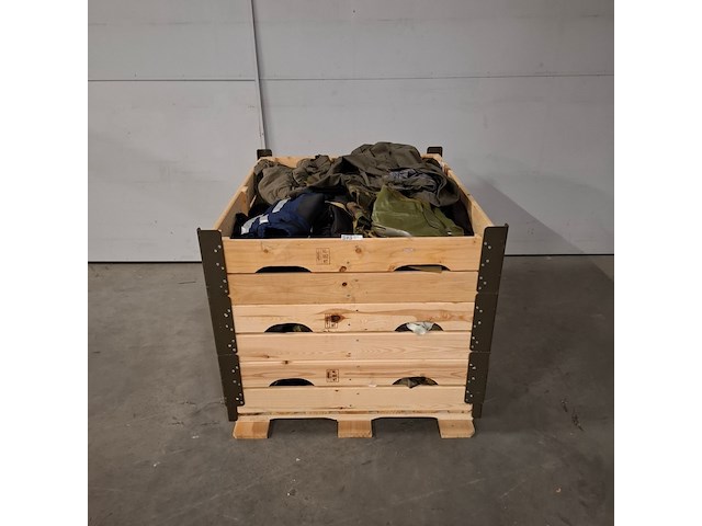 Partij camouflage kleding en uitrusting, woodland / kpu / kl / falke / profile - afbeelding 1 van  8