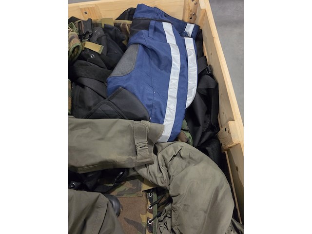 Partij camouflage kleding en uitrusting, woodland / kpu / kl / falke / profile - afbeelding 3 van  8