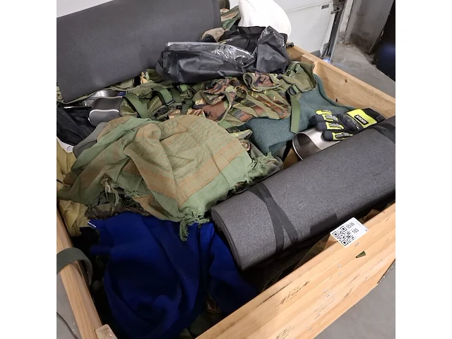Partij camouflage kleding en uitrusting, woodland / kpu / kl / falke / profile - afbeelding 3 van  4