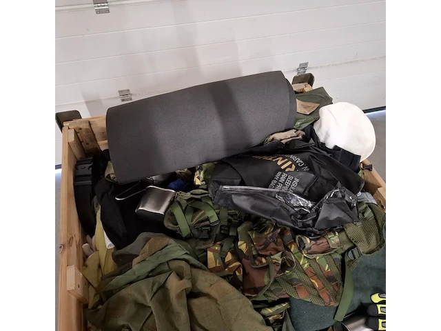 Partij camouflage kleding en uitrusting, woodland / kpu / kl / falke / profile - afbeelding 4 van  4
