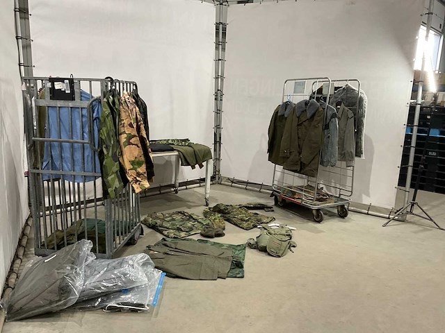 Partij camouflage kleding - afbeelding 5 van  12