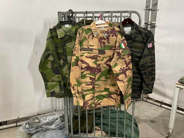Partij camouflage kleding - afbeelding 7 van  12