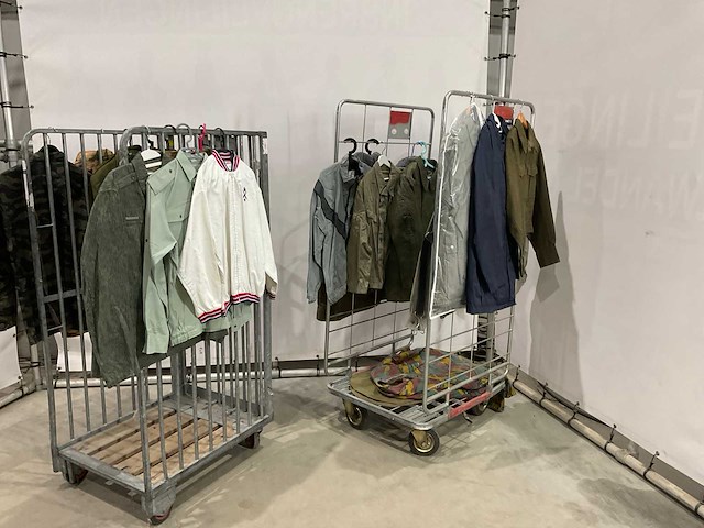 Partij camouflage kleding - afbeelding 9 van  12