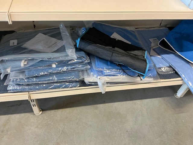 Partij campingservies, pannen en potten - afbeelding 8 van  29