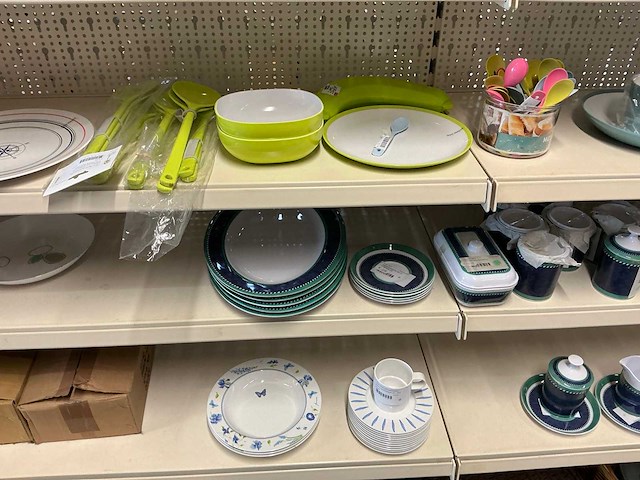 Partij campingservies, pannen en potten - afbeelding 19 van  29