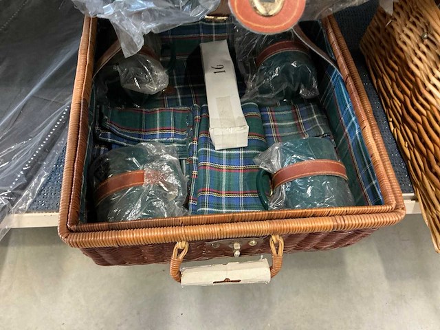 Partij campingservies, pannen en potten - afbeelding 22 van  29