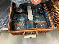 Partij campingservies, pannen en potten - afbeelding 22 van  29