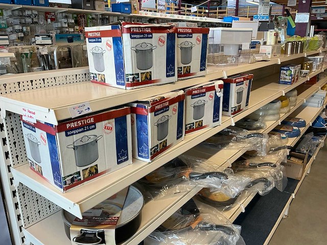 Partij campingservies, pannen en potten - afbeelding 12 van  29