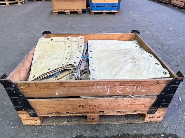 Partij canvas- en zeildoeken - afbeelding 1 van  3