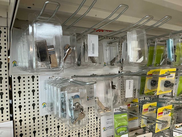 Partij caravan/camper deursloten en onderdelen - afbeelding 23 van  33