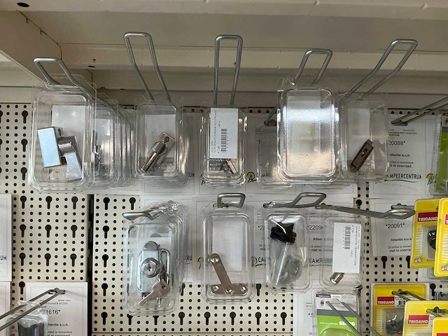 Partij caravan/camper deursloten en onderdelen - afbeelding 28 van  33