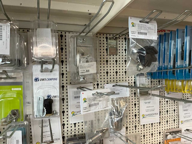 Partij caravan/camper deursloten en onderdelen - afbeelding 30 van  33