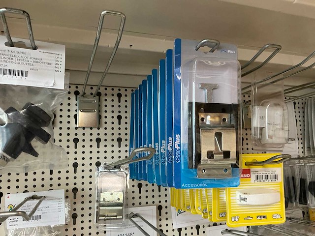 Partij caravan/camper deursloten en onderdelen - afbeelding 31 van  33