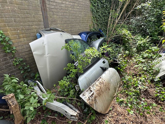 Partij carrosseriedelen o.a. mg - afbeelding 2 van  4