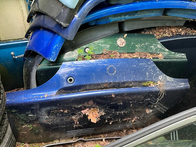 Partij carrosseriedelen van mg - deuren, bumperdelen, motorkap, achterklep - afbeelding 3 van  6
