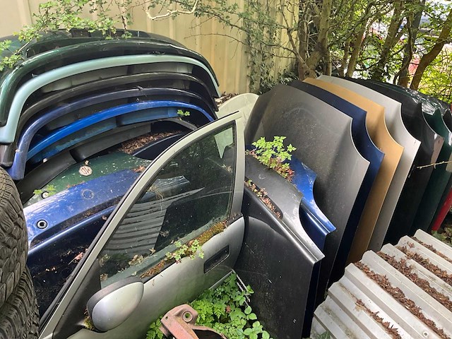 Partij carrosseriedelen van mg - deuren, bumperdelen, motorkap, achterklep - afbeelding 6 van  6