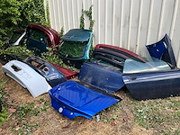 Partij carrosseriedelen van o.a. mg en mini - deuren, bumperdelen, motorkap, achterklep - afbeelding 1 van  7