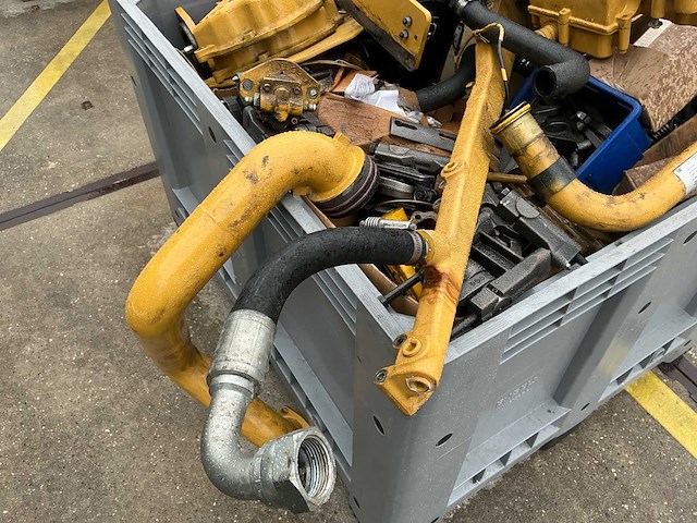 Partij caterpillar c12 motoronderdelen, inclusief kuubskist - afbeelding 5 van  16