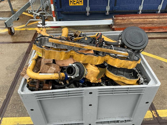 Partij caterpillar c12 motoronderdelen, inclusief kuubskist - afbeelding 9 van  16