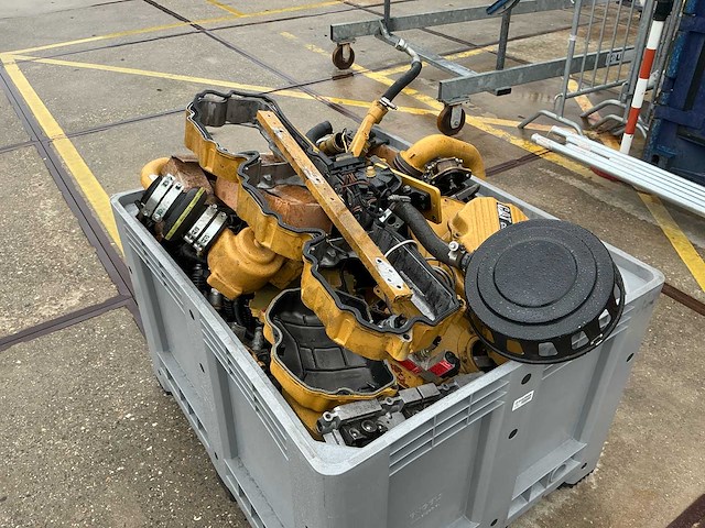Partij caterpillar c12 motoronderdelen, inclusief kuubskist - afbeelding 11 van  16