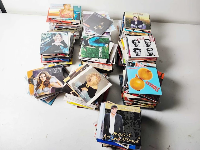Partij cd singles 470 stuks - afbeelding 1 van  2