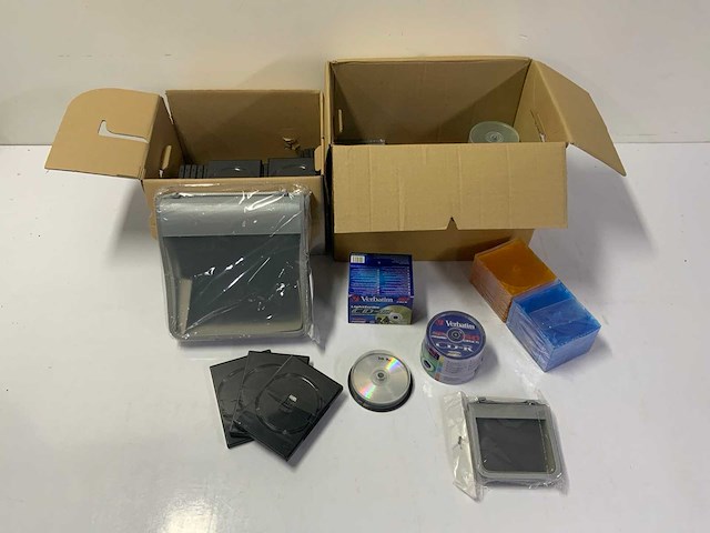 Partij cd's, dvd's en toebehoren - afbeelding 1 van  10