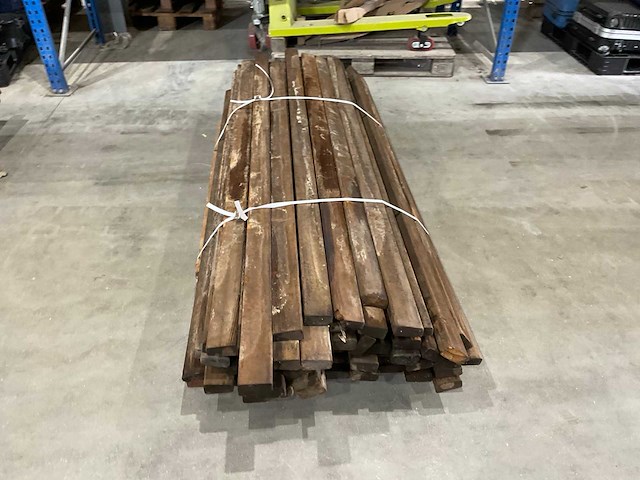 Partij ceder hout - afbeelding 1 van  3