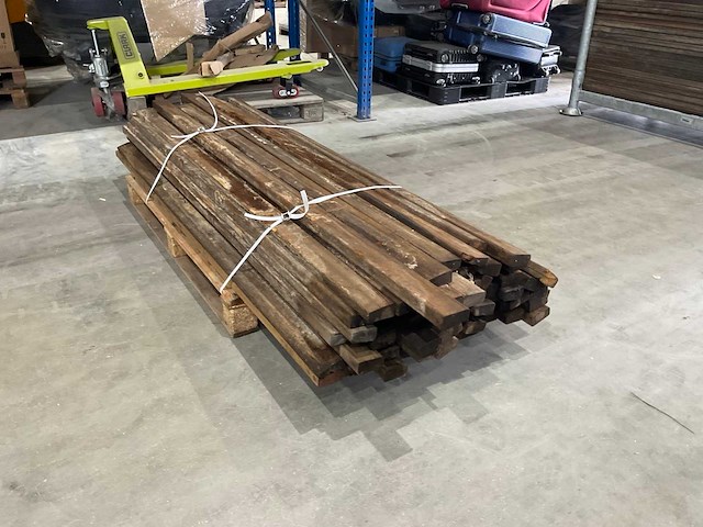 Partij ceder hout - afbeelding 1 van  3