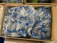 Partij centrifuge buisjes en schaaltjes - afbeelding 9 van  18