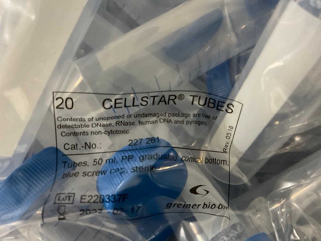 Partij centrifuge buisjes en schaaltjes - afbeelding 10 van  18