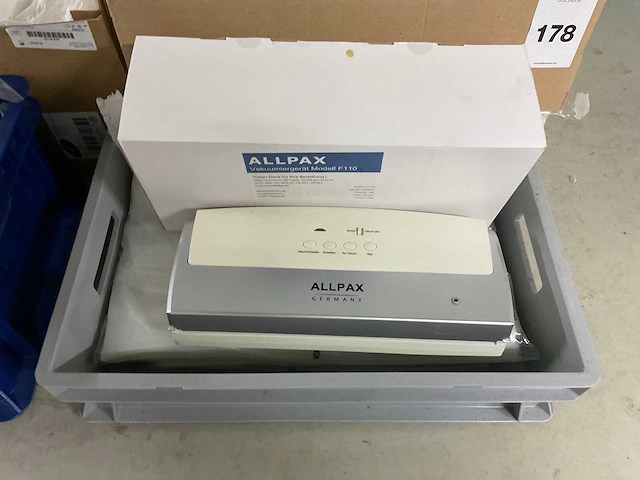 Partij centrifuge buisjes en schaaltjes - afbeelding 17 van  18