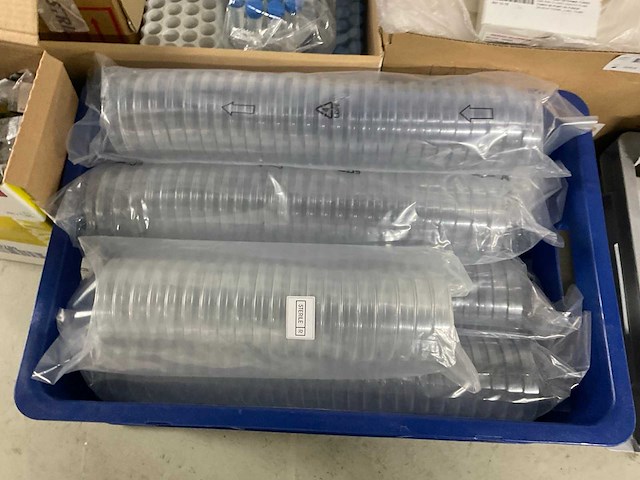 Partij centrifuge buisjes en schaaltjes - afbeelding 11 van  18