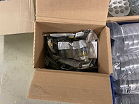 Partij centrifuge buisjes en schaaltjes - afbeelding 12 van  18