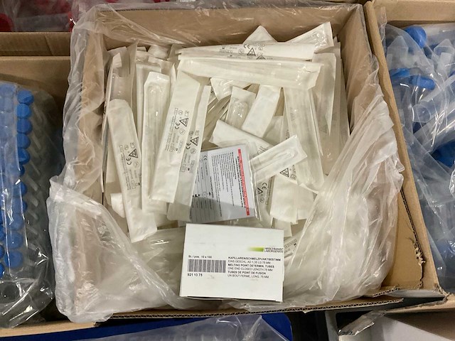 Partij centrifuge buisjes en schaaltjes - afbeelding 13 van  18