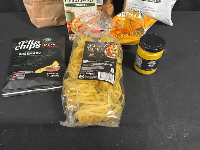 Partij chips / deegwaren / pannenkoekenmeel - afbeelding 5 van  6