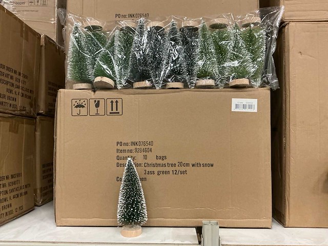 Partij christmas tree 20cm with snow 3ass green 12/set (20 sets) - afbeelding 1 van  4