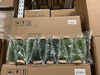 Partij christmas tree 20cm with snow 3ass green 12/set (20 sets) - afbeelding 3 van  4