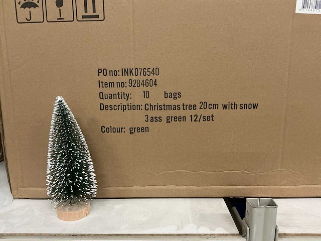 Partij christmas tree 20cm with snow 3ass green 12/set (20 sets) - afbeelding 4 van  4