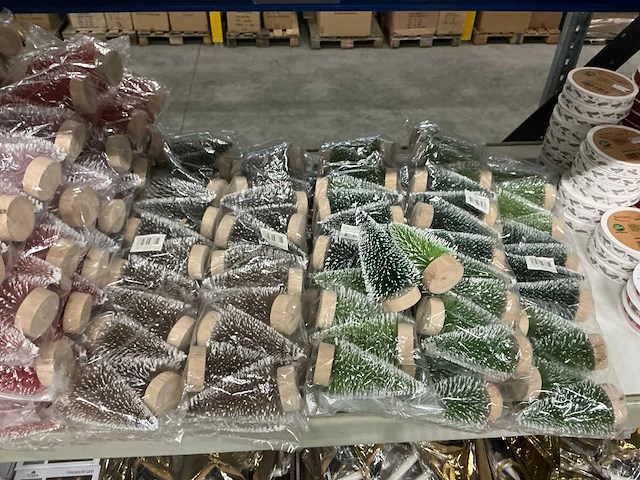 Partij christmas trees 12cm with snow (336x) - afbeelding 3 van  6