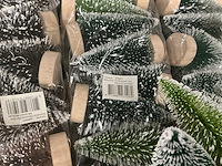 Partij christmas trees 12cm with snow (336x) - afbeelding 6 van  6