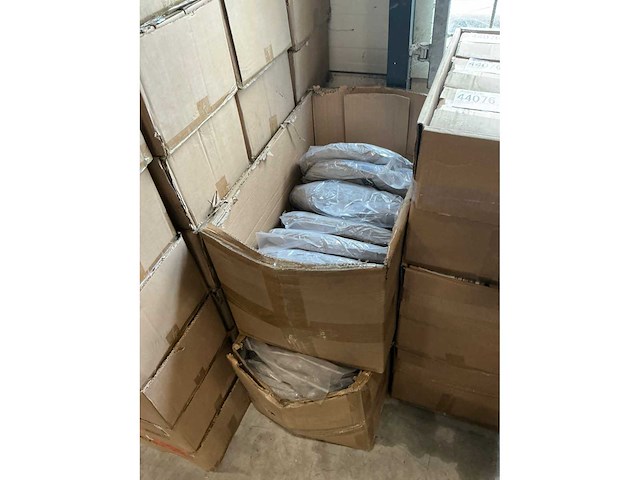 Partij coco maison fluf cushion d40cm grey (29x) - afbeelding 4 van  5